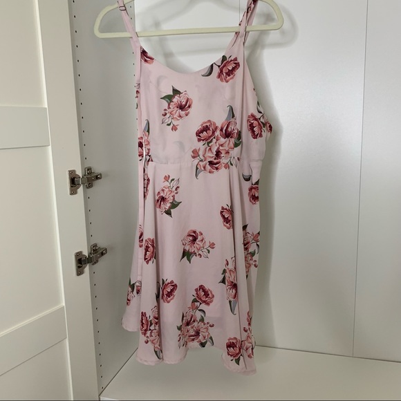 Joah Dresses & Skirts - Strappy Floral Dress, M